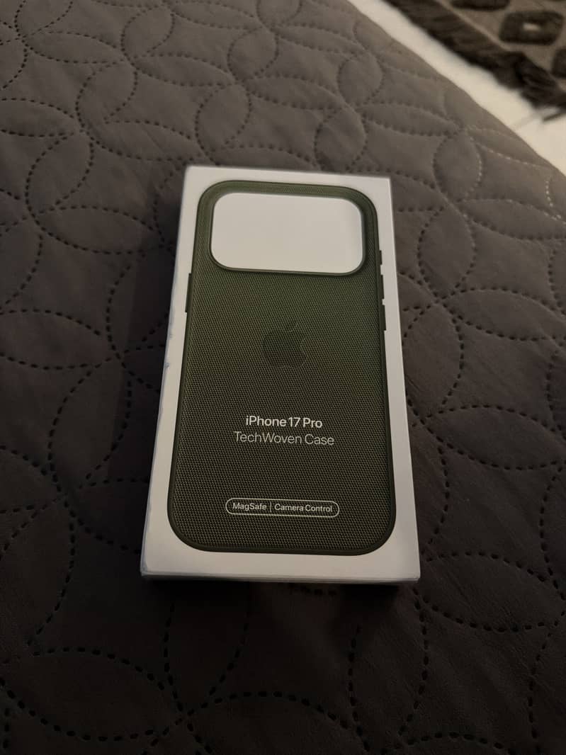iPhone 17 Pro techwoven case 0