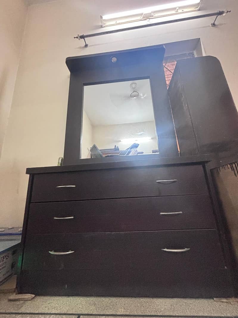 3 Drawers Dressing table 1
