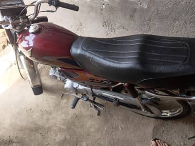 Honada CD70