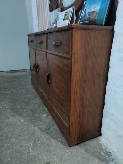 dressing table with drawers