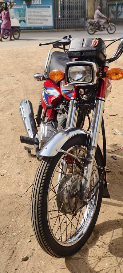 Honda 125cc bilkul genuine condition he engine seeld he