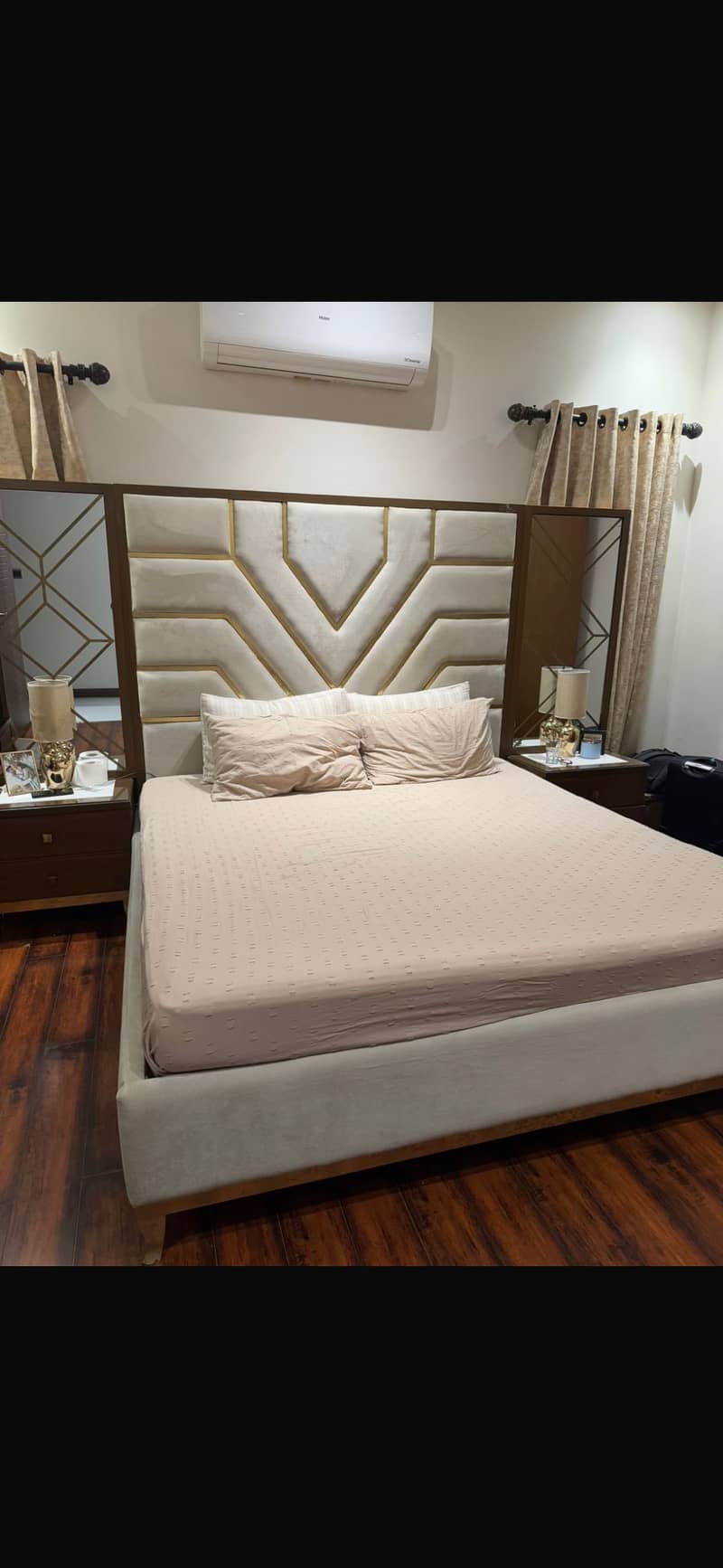 Bed and dressing table 0