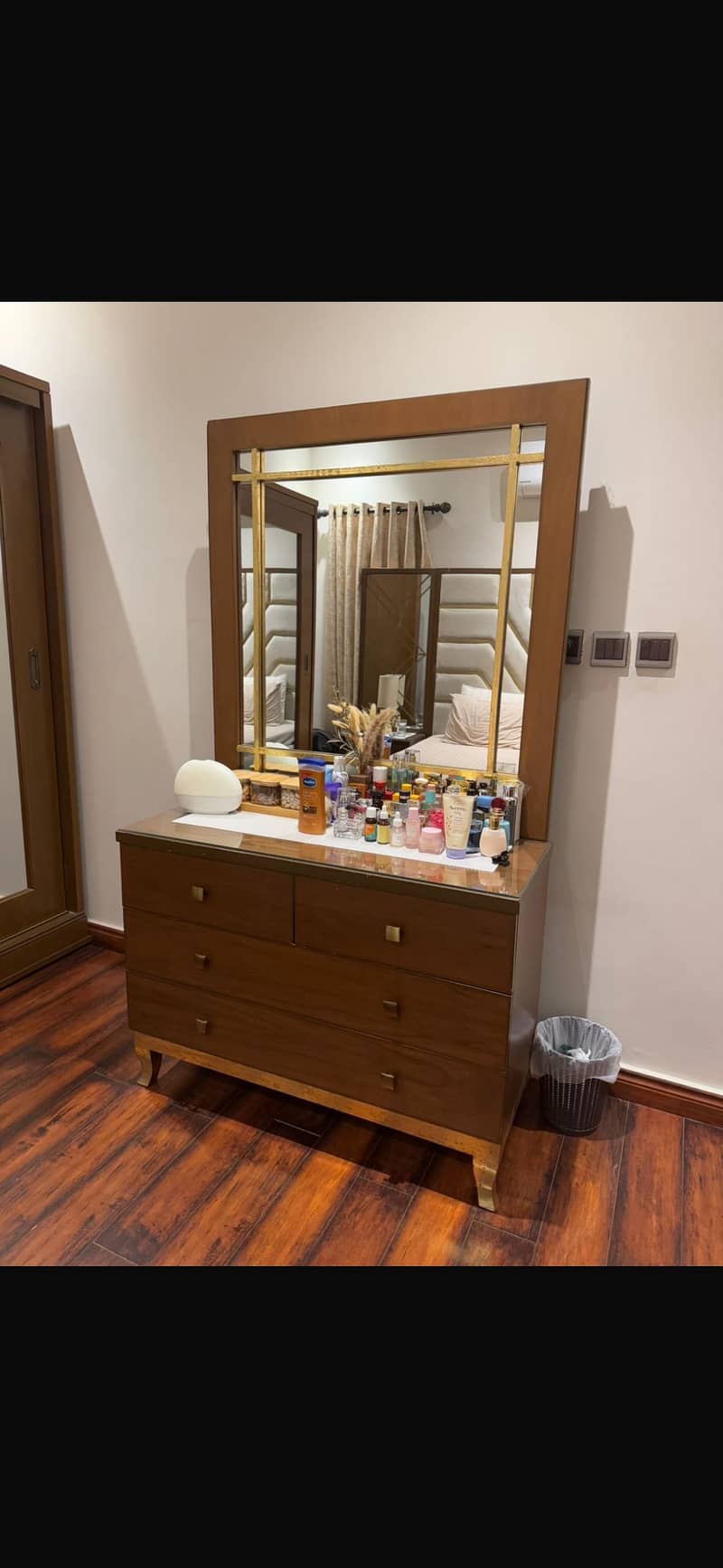 Bed and dressing table 2