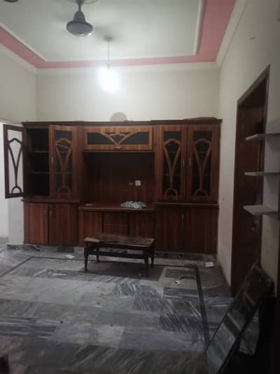 4 marla first flor portion available for rent