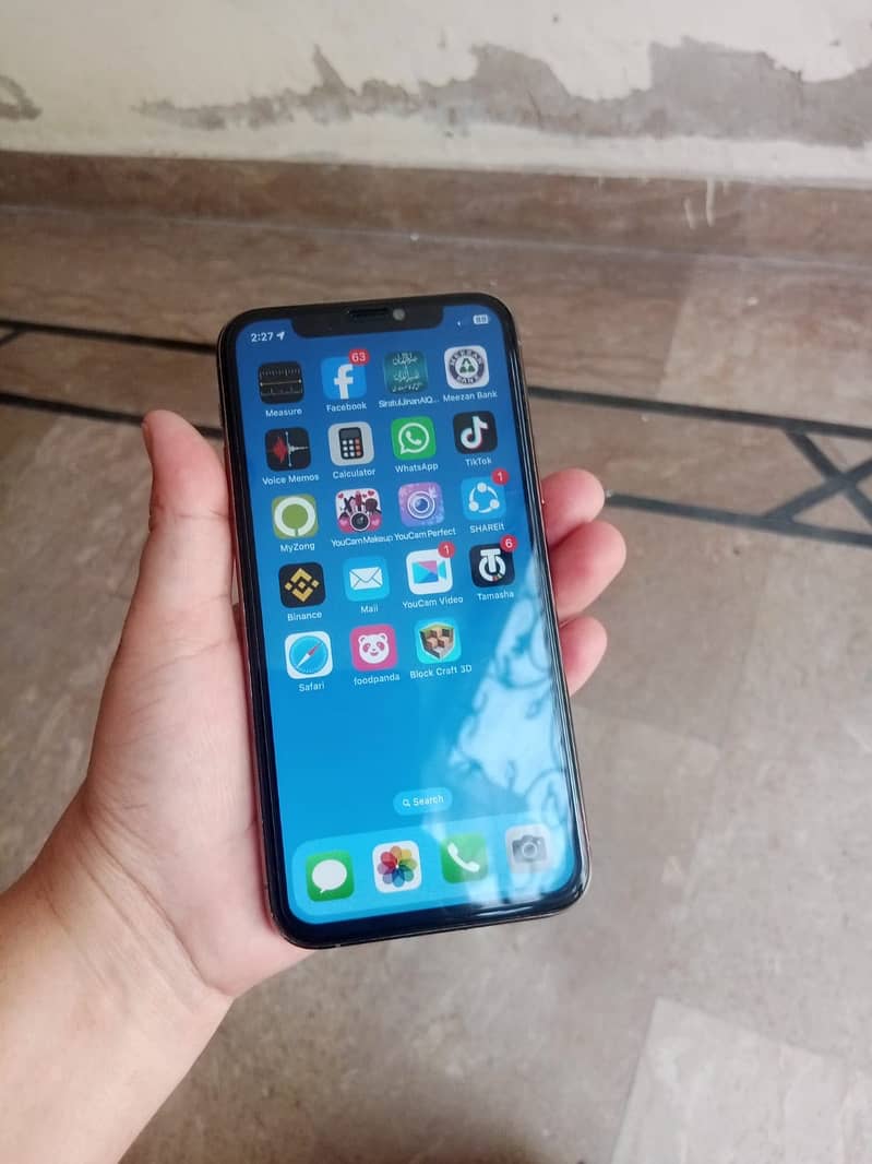 iPhone 11 Pro 1