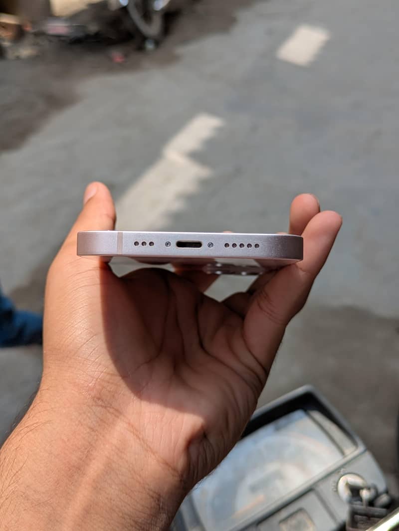 Apple iPhone 13 6