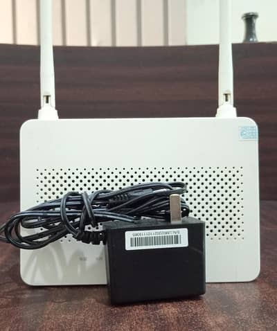 GPON/XPON WiFi Fiber Router With Adapter – Excellent Condition