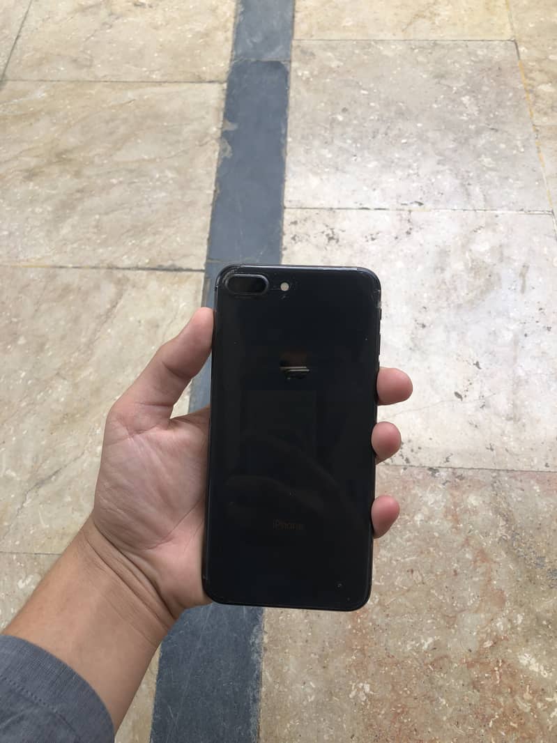 Apple iPhone 8 Plus 1