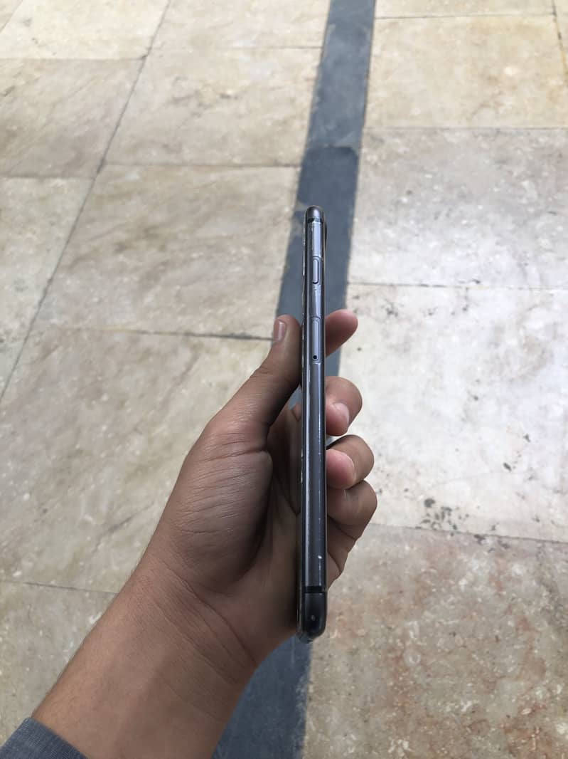 Apple iPhone 8 Plus 3
