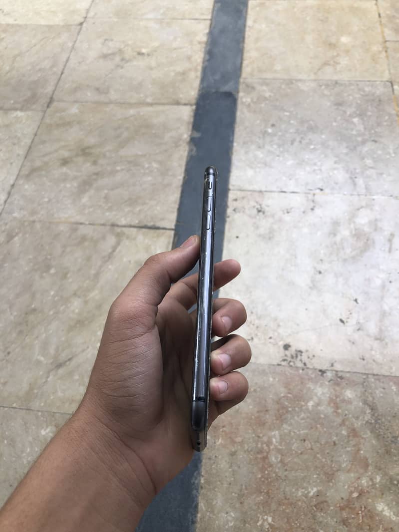 Apple iPhone 8 Plus 4