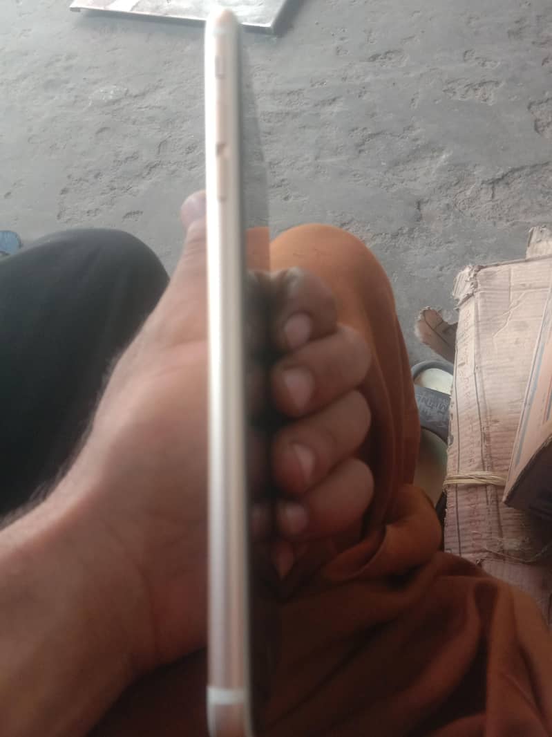 Apple iPhone 6S Plus 2
