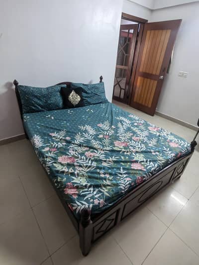 Queen Size Bed | Tali wood