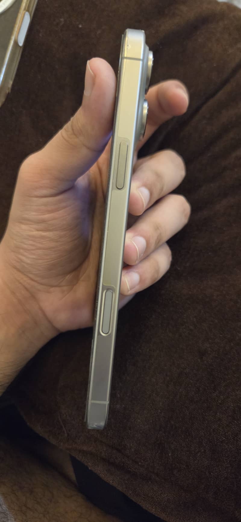 Apple iPhone 16 Pro Max 8