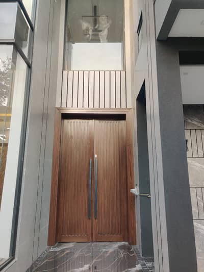 10 Marla Solid And Luxury Finish House For Sale