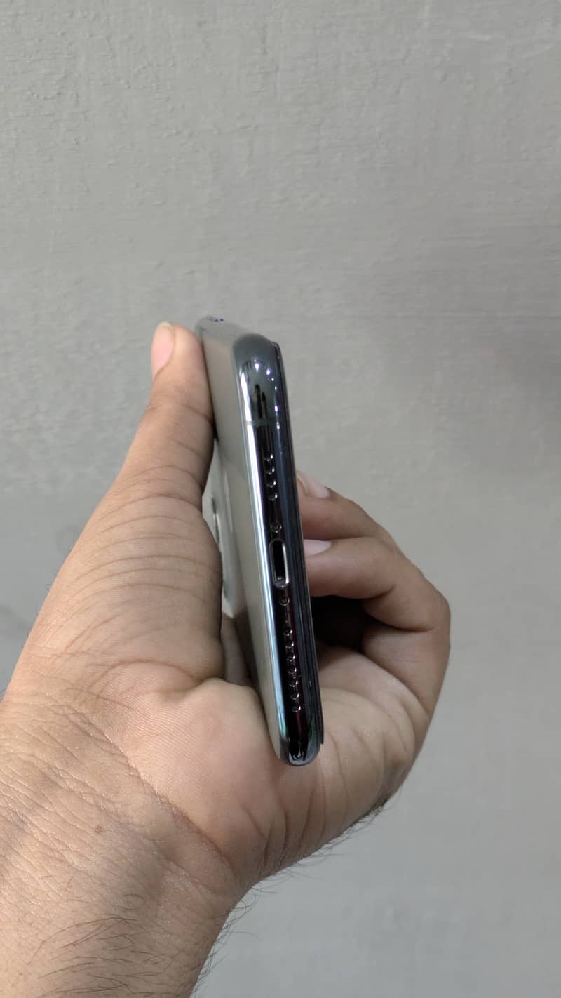 Apple iPhone 11 Pro Max 0