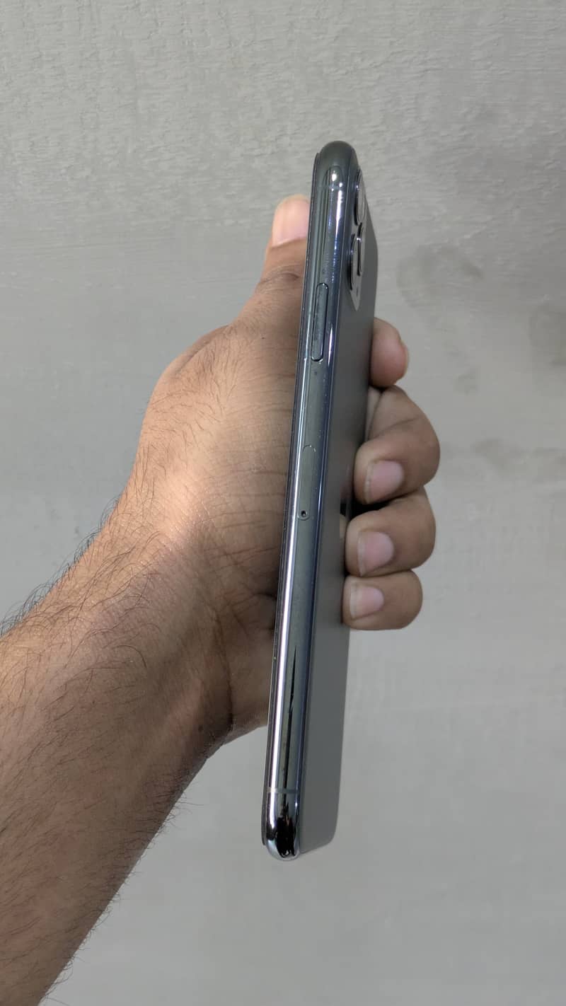 Apple iPhone 11 Pro Max 4