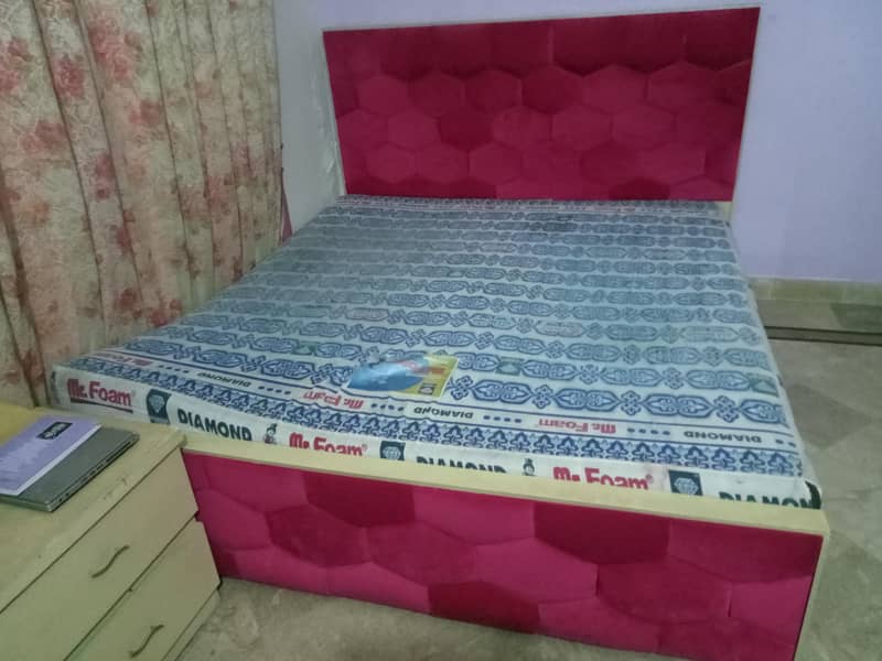 Bed with side tables only 0