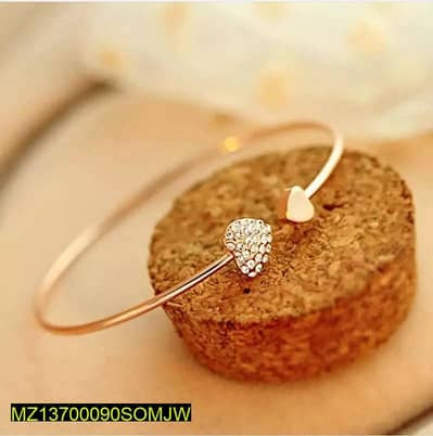 Golden Double Heart bracelet adjustable for all wrist size