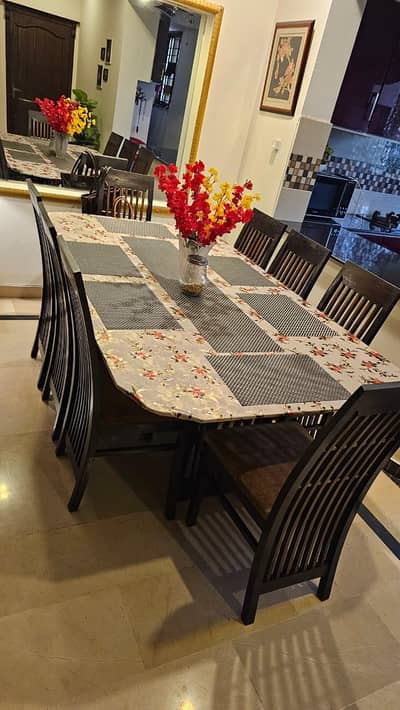 Dining Table 8 seater for sale in excellent condition
