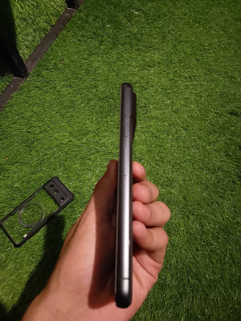 Google Pixel 8 4