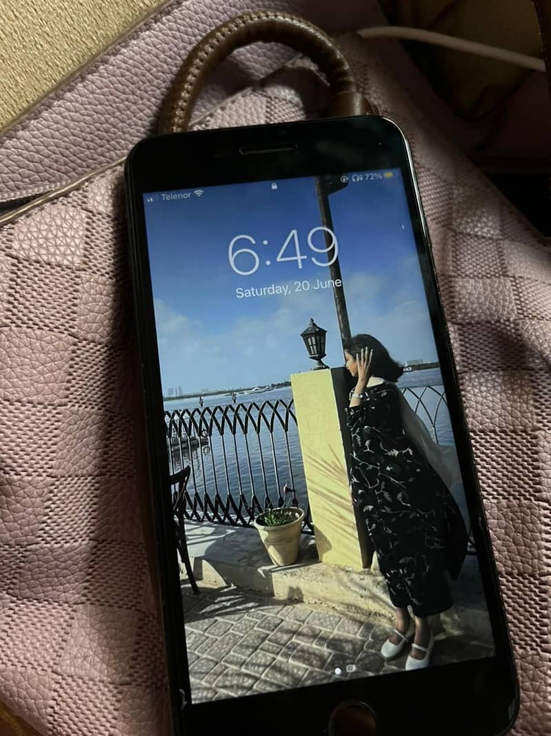Apple iPhone 7 Plus 0