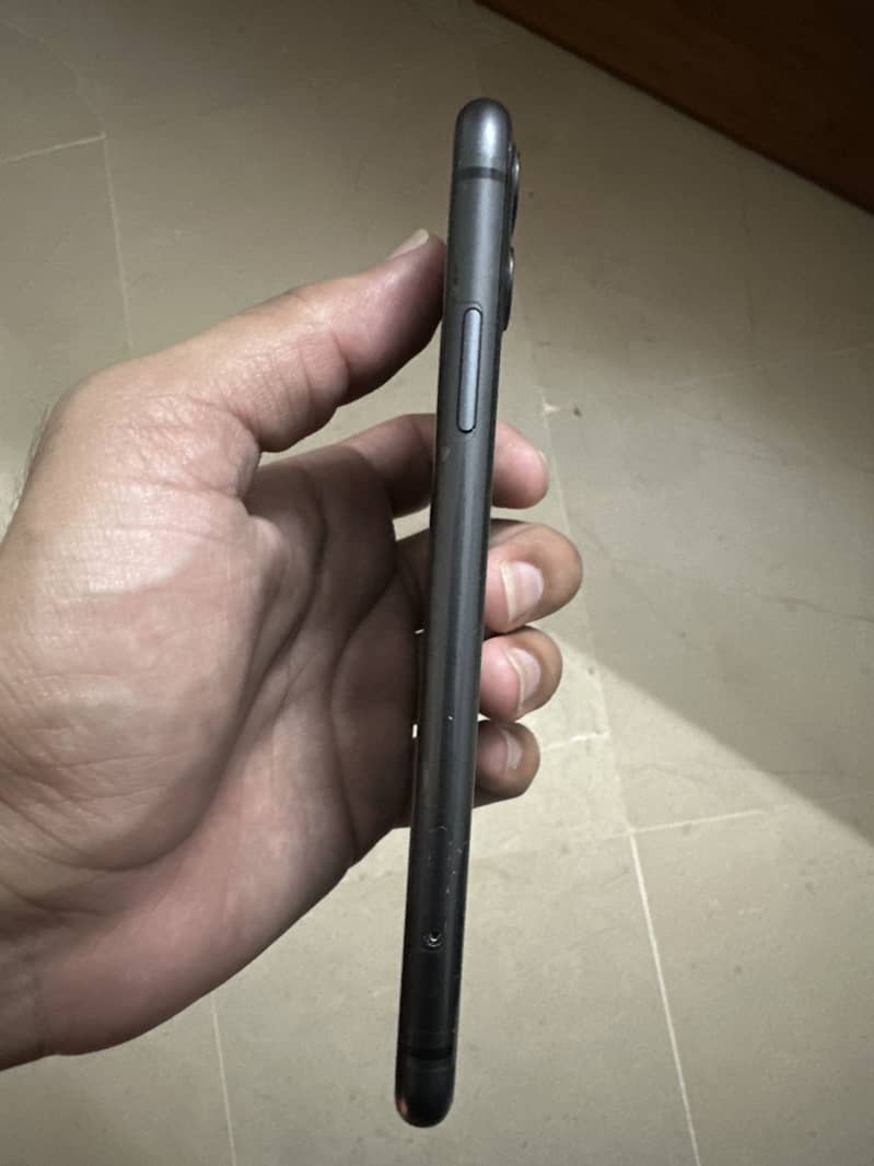 Apple iPhone 11 3