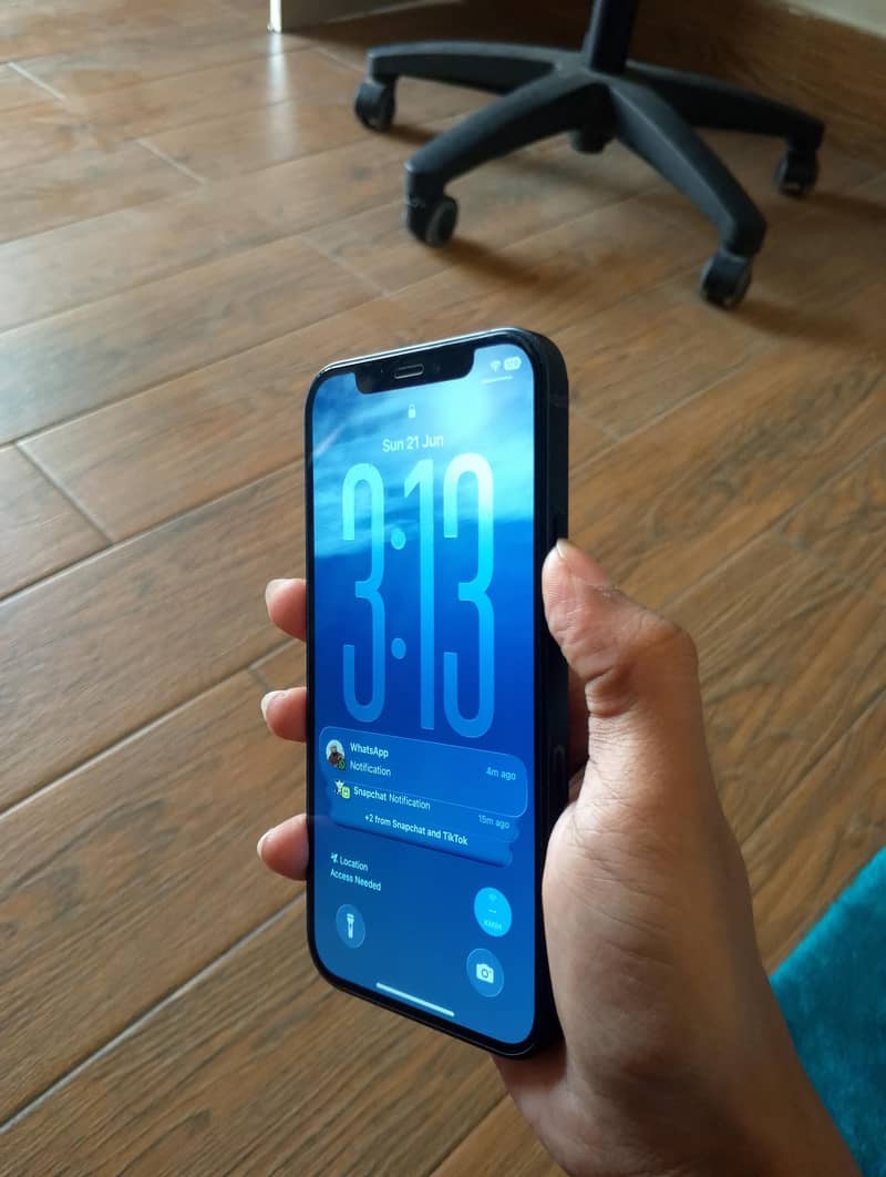 Apple iPhone 12 1