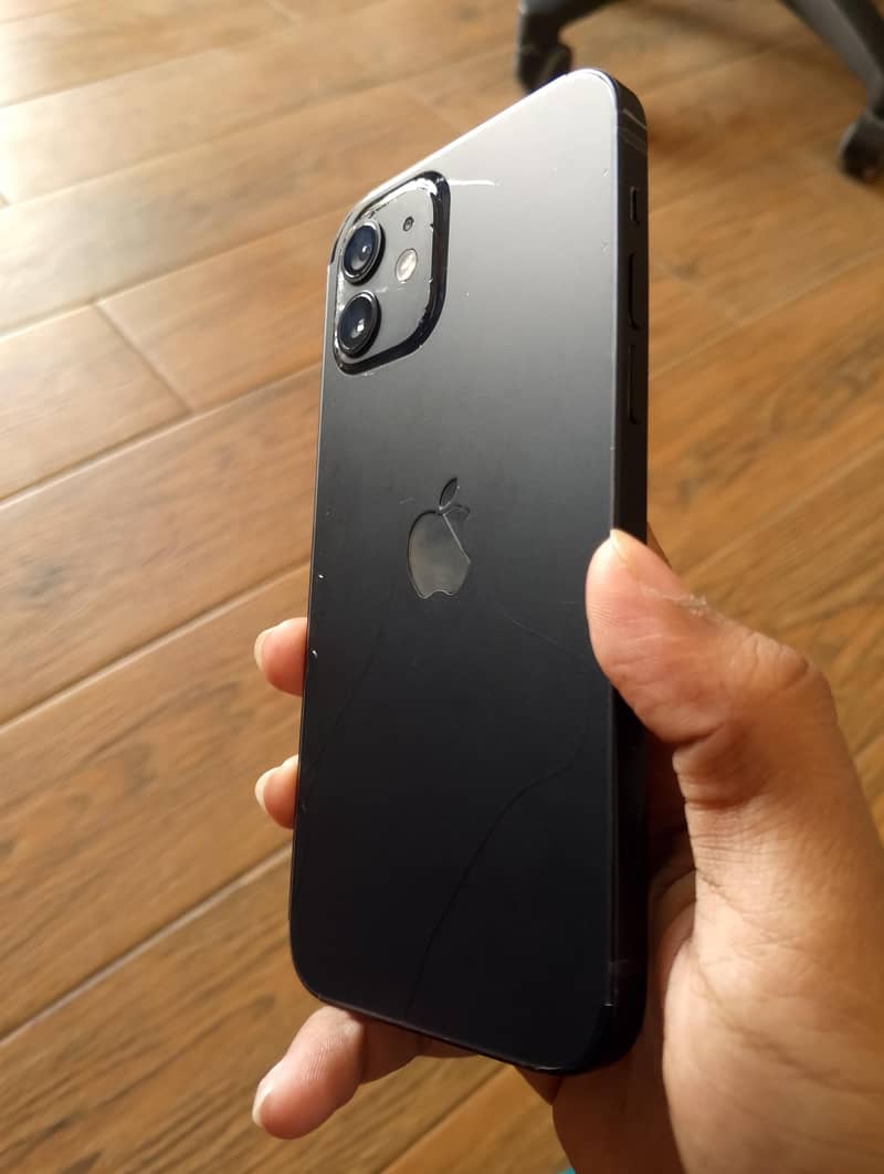 Apple iPhone 12 4