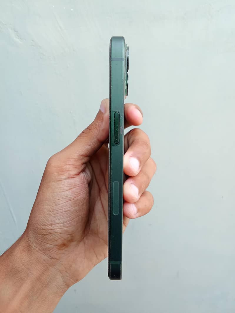 Apple iPhone 13 2