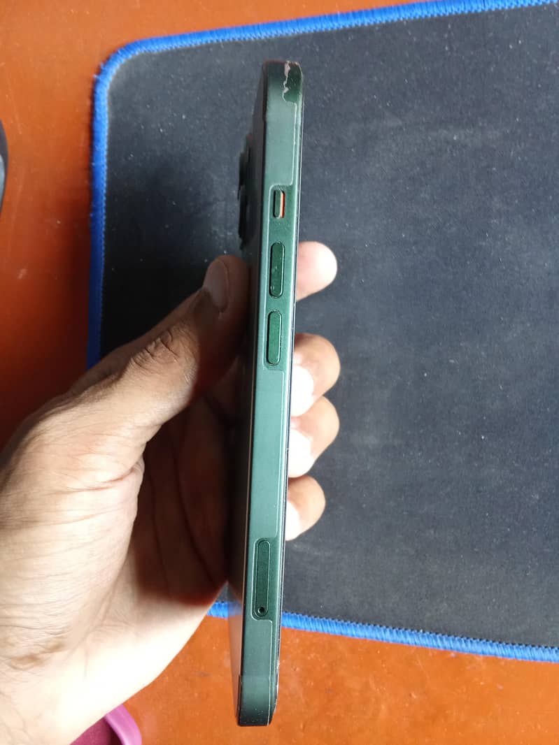 Apple iPhone 13 3