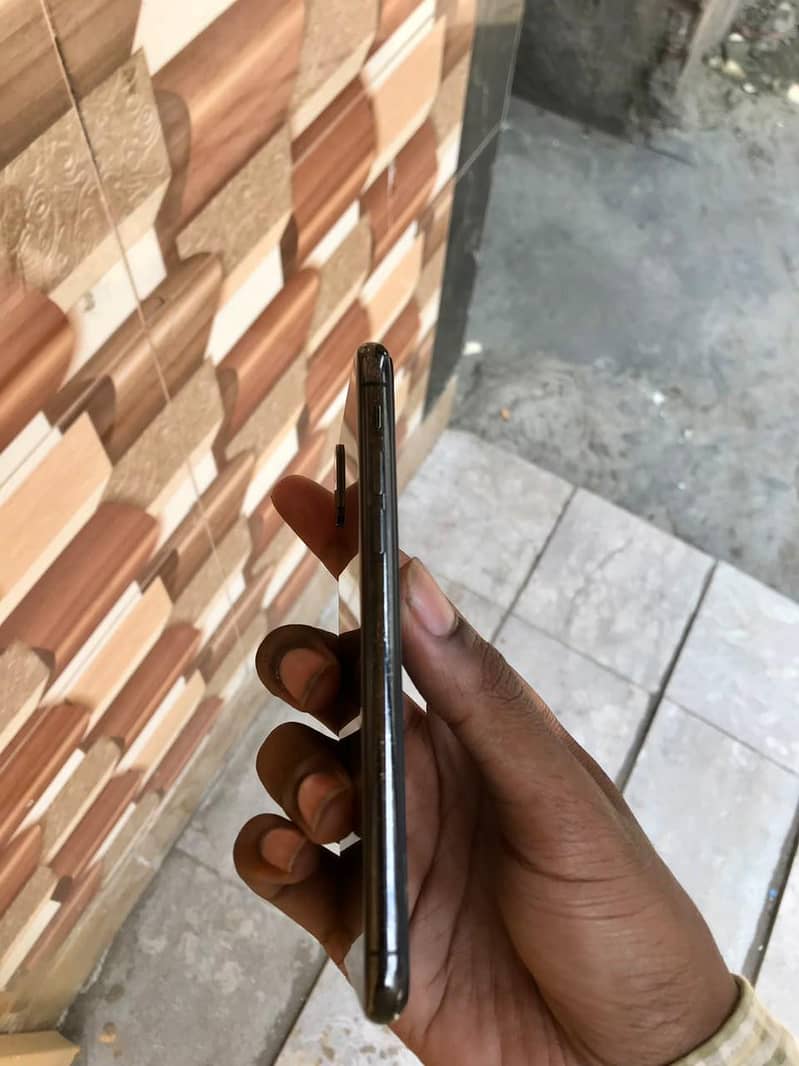 Apple iPhone X 5