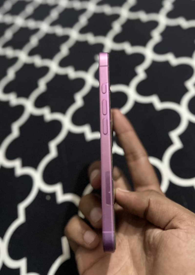 Apple iPhone 16 1