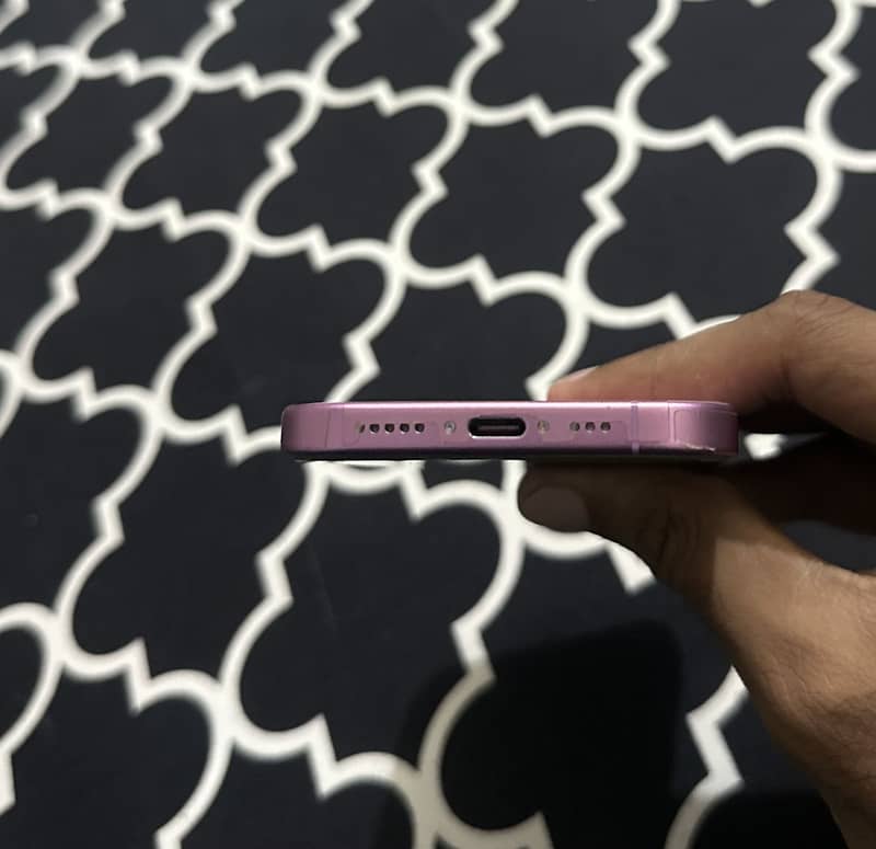 Apple iPhone 16 3