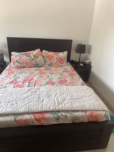 Queen size with mattress