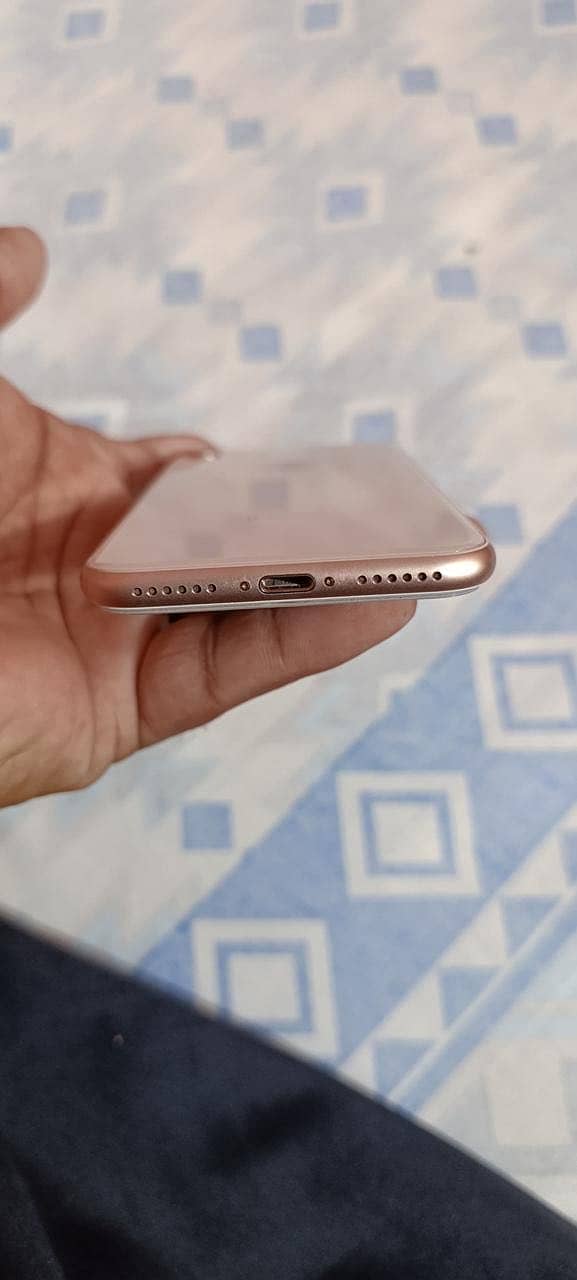 Apple iPhone 8 1