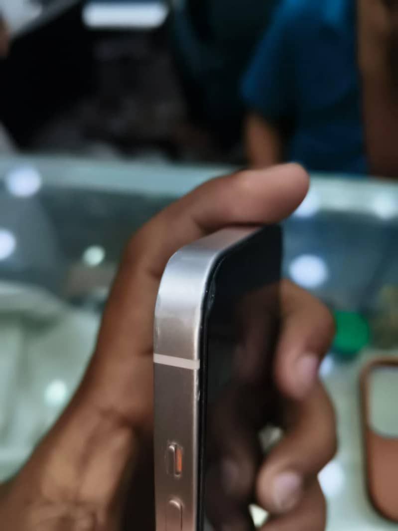 Apple iPhone 13 2