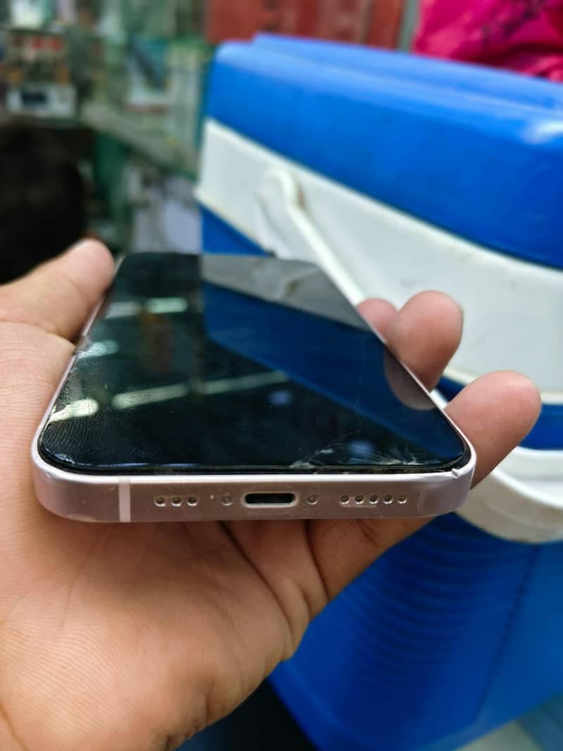 Apple iPhone 13 4