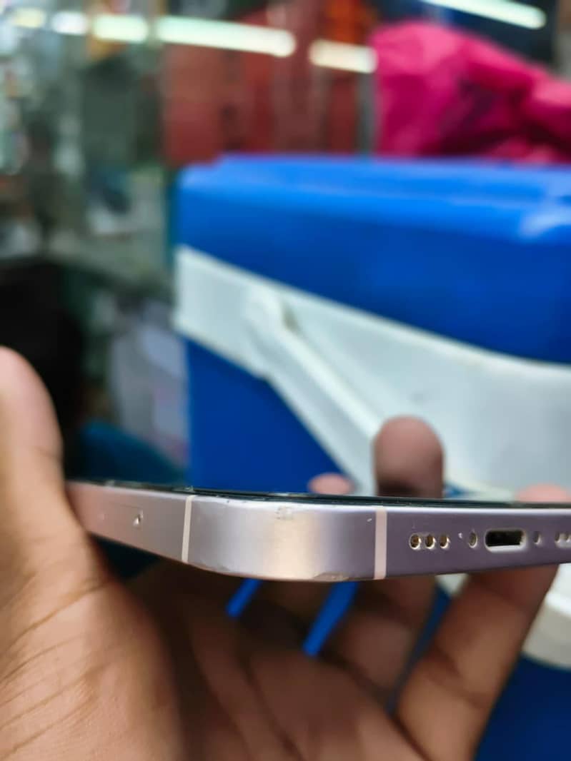 Apple iPhone 13 5
