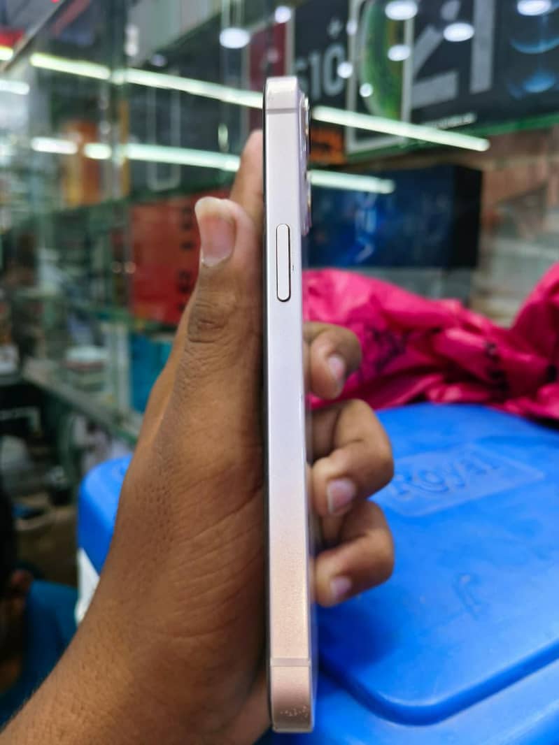Apple iPhone 13 6