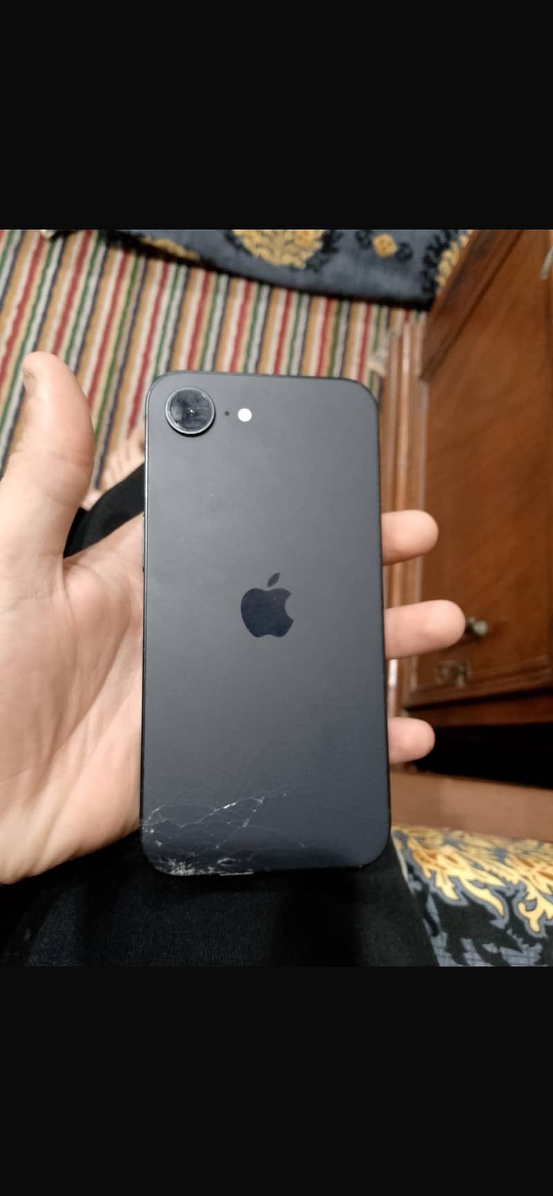 Apple iPhone 16e 1