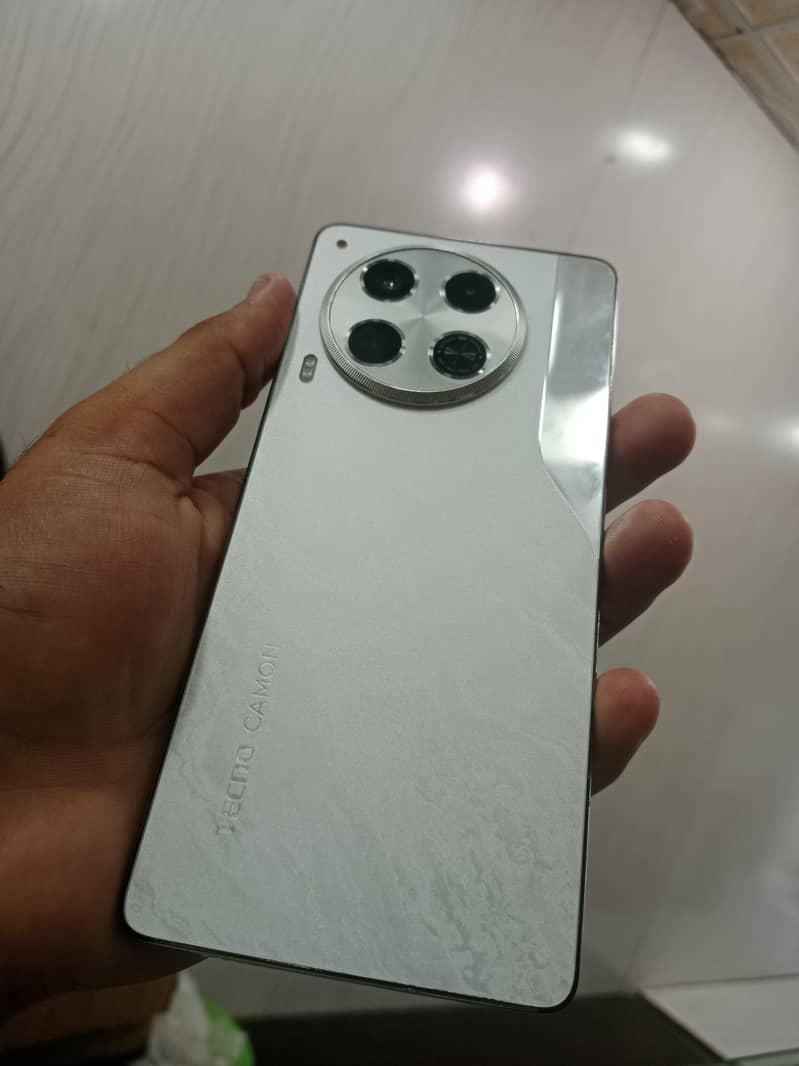 Tecno CAMON 30 1