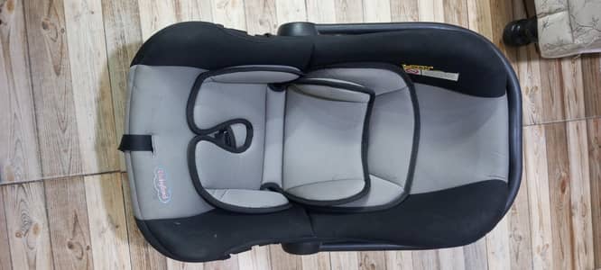 babyland infant carry Cot  Car Seat / Carrier – Good Condition