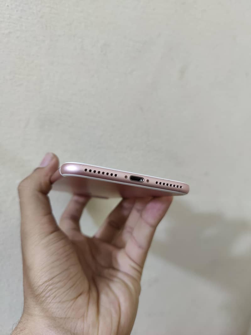 Apple iPhone 7 Plus 6