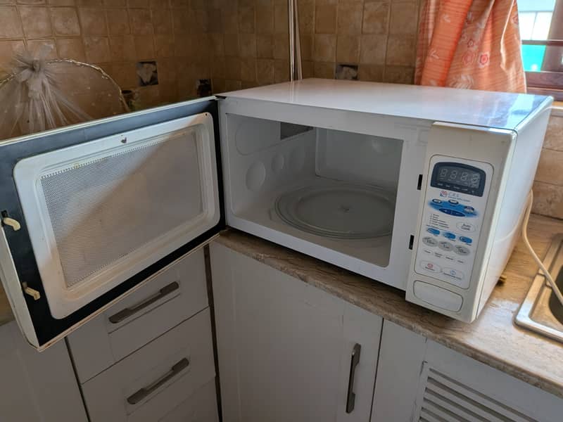 Dawlance Microwave 3