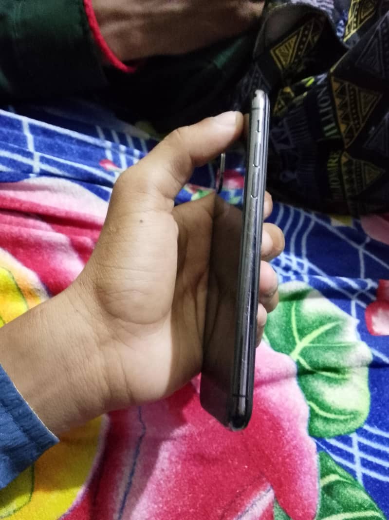 Apple iPhone X 3