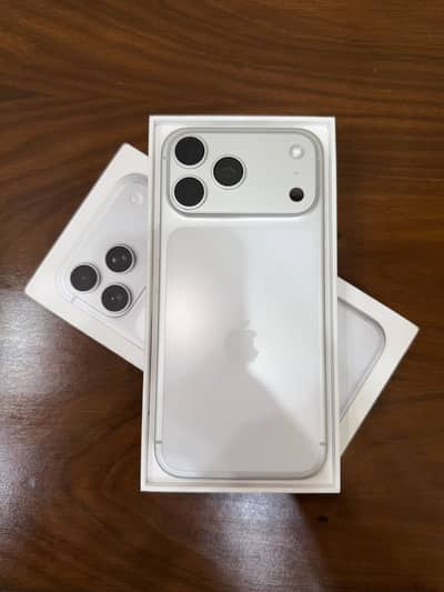 iPhone 17 Pro Max JV