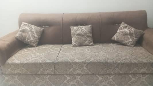 5 seater sofa set for sale in bahria Town ph 7