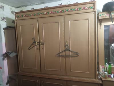 used funiture 10/10 condition Available emergency sale krna ha
