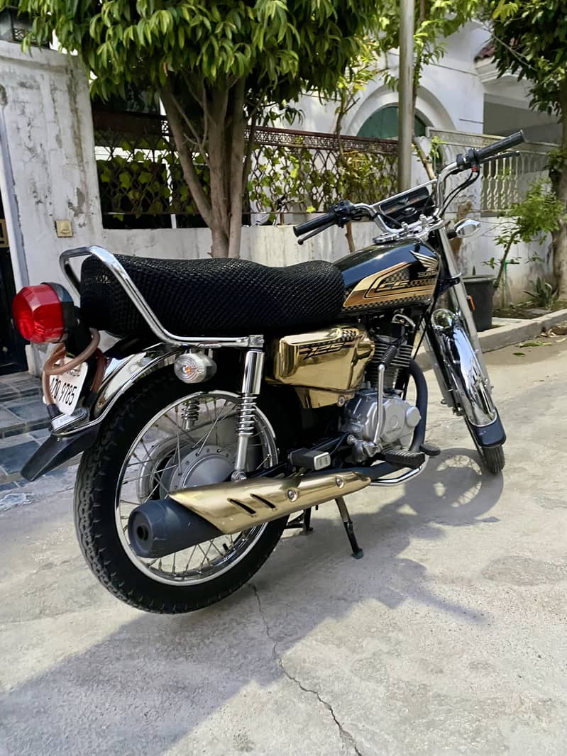 Honda CG 125 special  edition gold 1