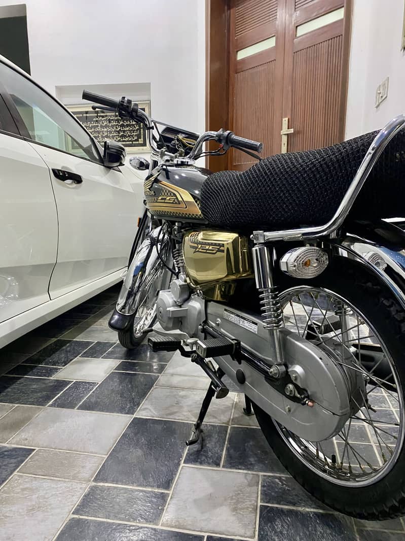 Honda CG 125 special  edition gold 2